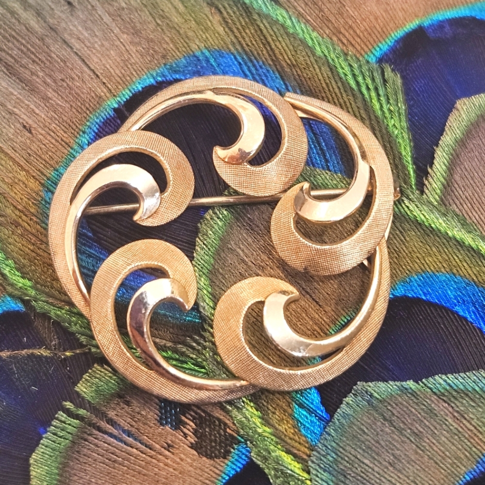 Vintage Van Dell 1/20 12k Gold Filled Brooch Stamped And Signed
